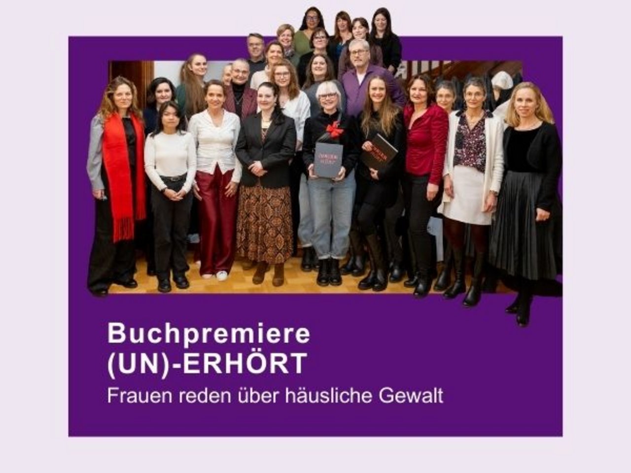 Gruppenbild von der Buchpräsentation "UnErhört" in der Seidl Villa in München