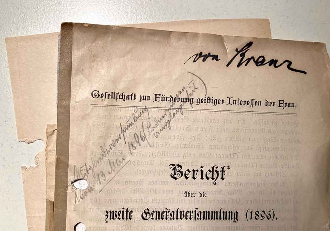 Stadtrundgang Station Königinstraße – Titelbild vom Bericht über die zweite Generalversammlung des Vereins 1896