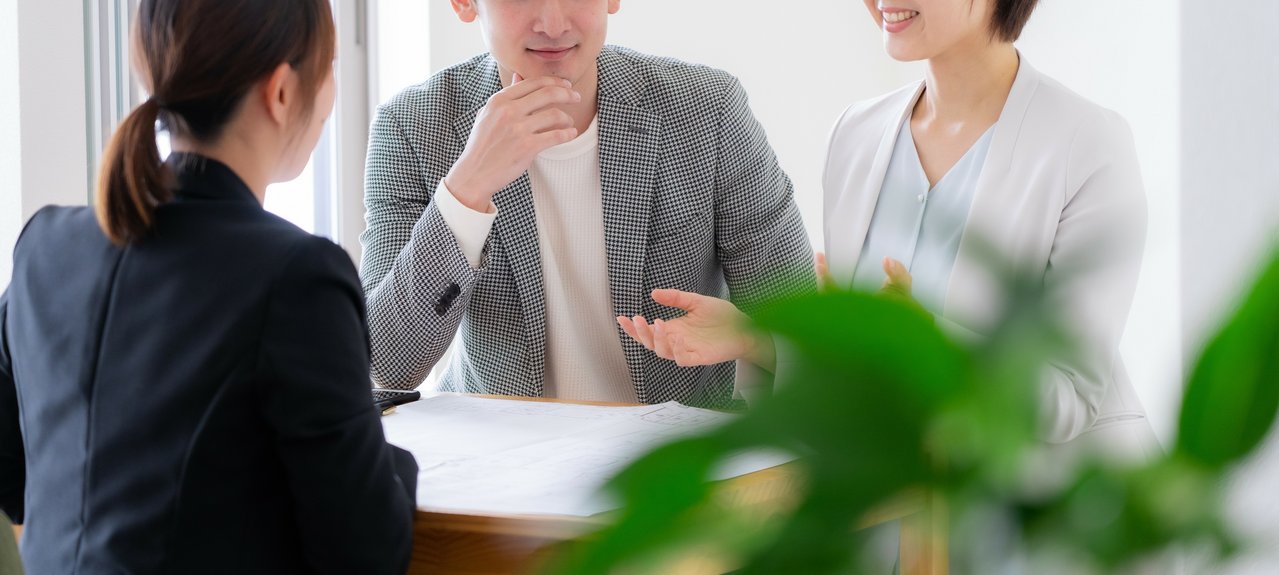 Beratung mit drei Personen - FIT bietet Budgetberatung